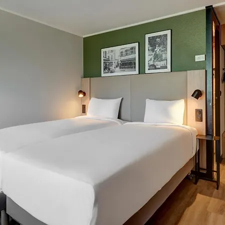 Campanile Cergy-Pontoise Hotel Exterior photo